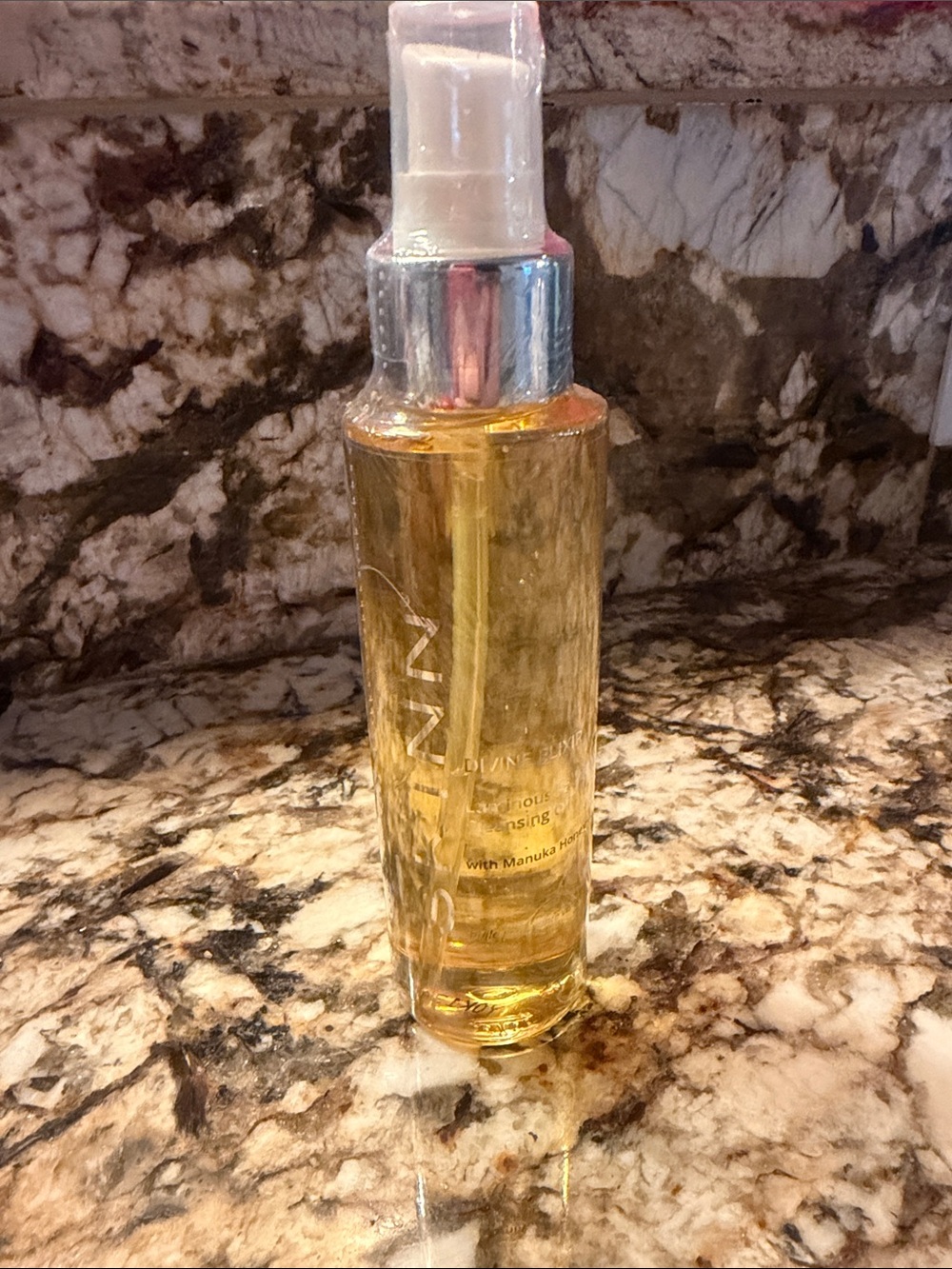 Skinn divine elixir luminous facial cleansing oil